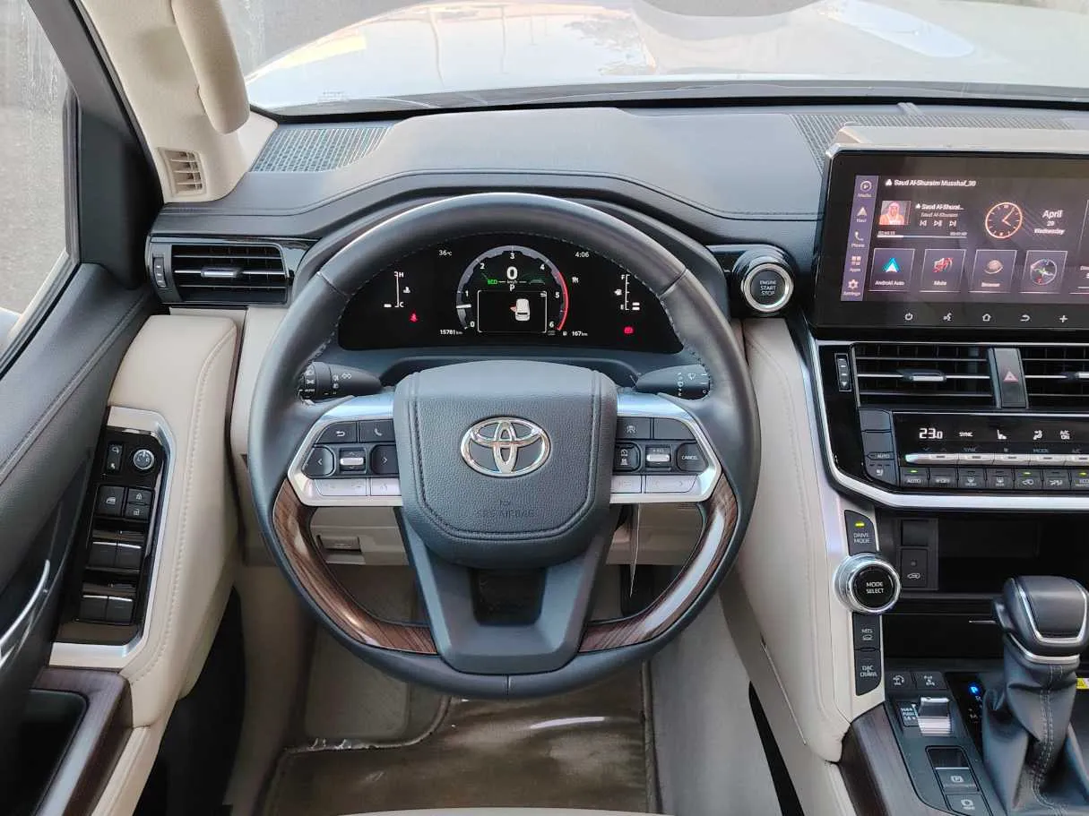 Car image 26