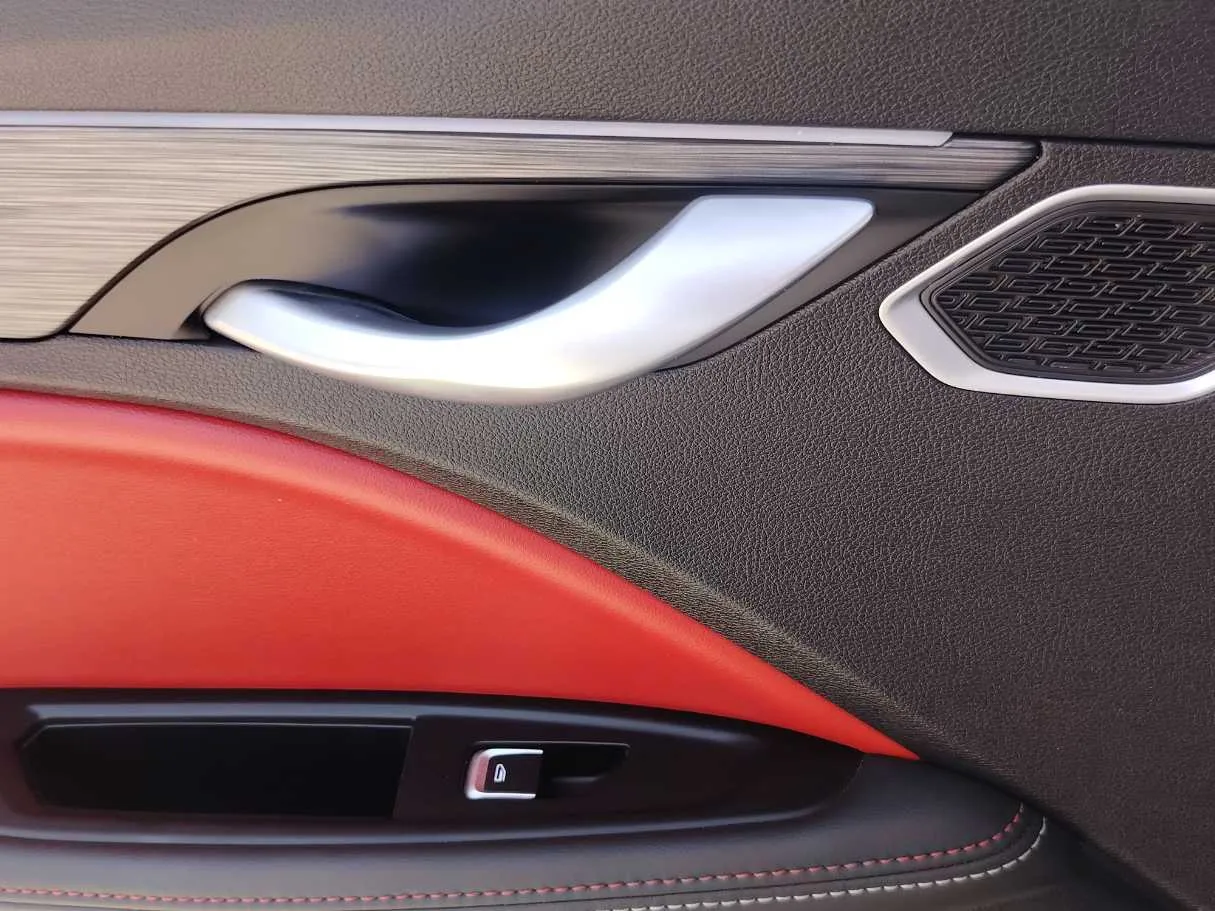 Car image 30