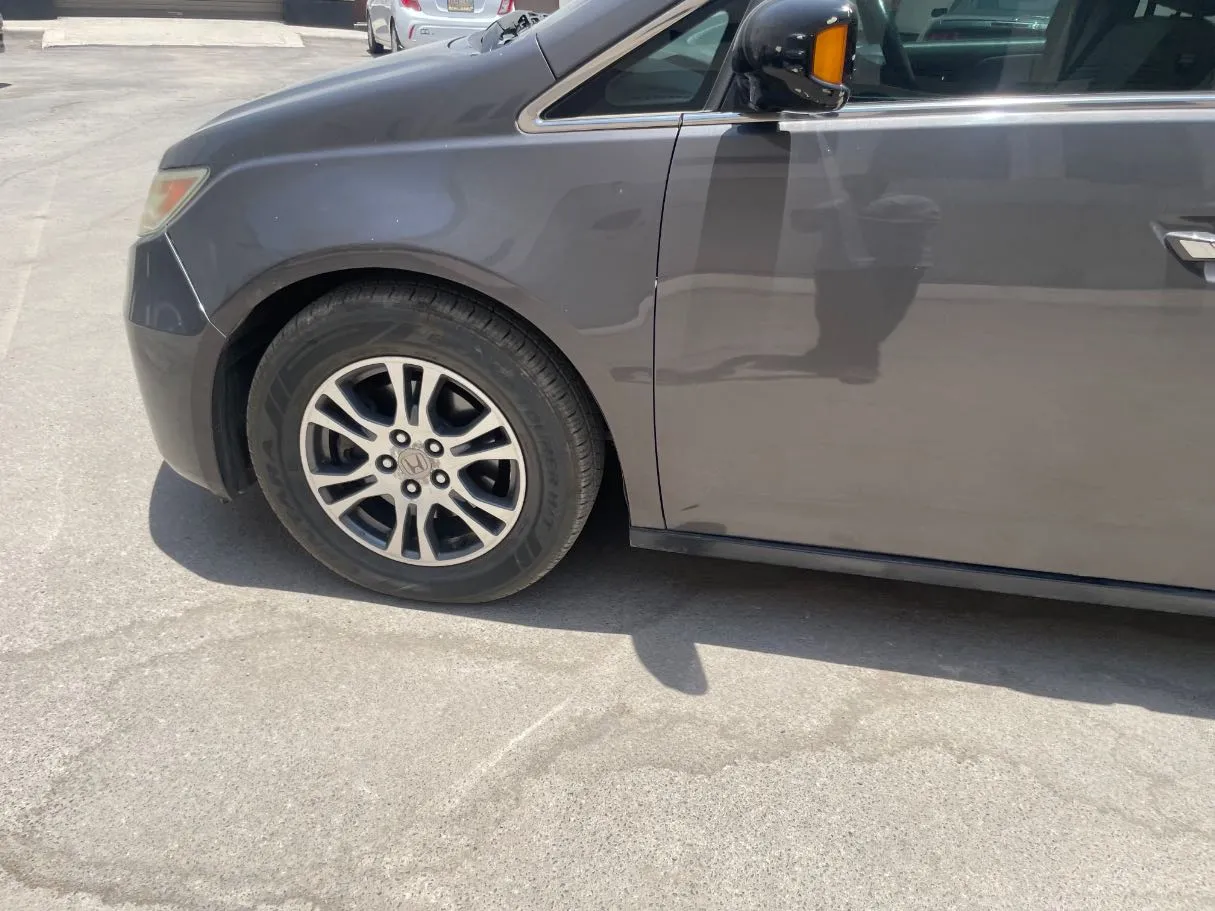 Car image 9