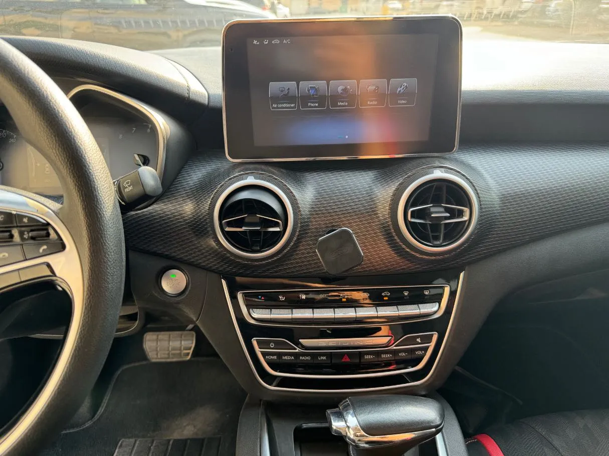 Car image 19