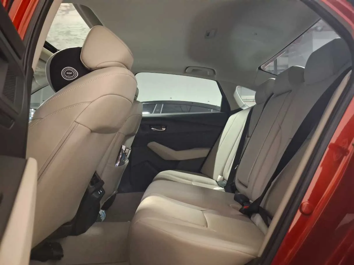 Car image 13