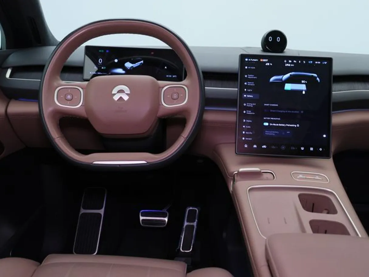Car image 15