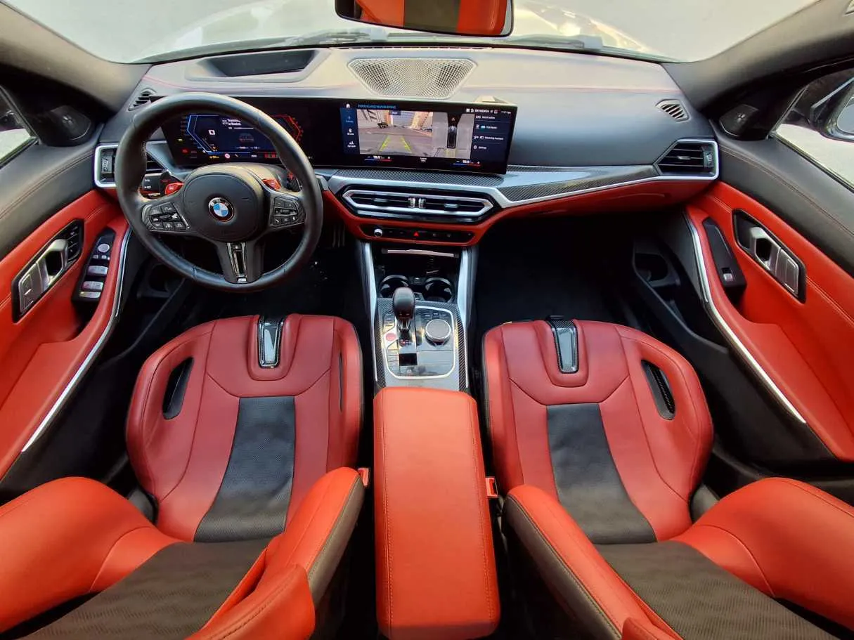 Car image 15