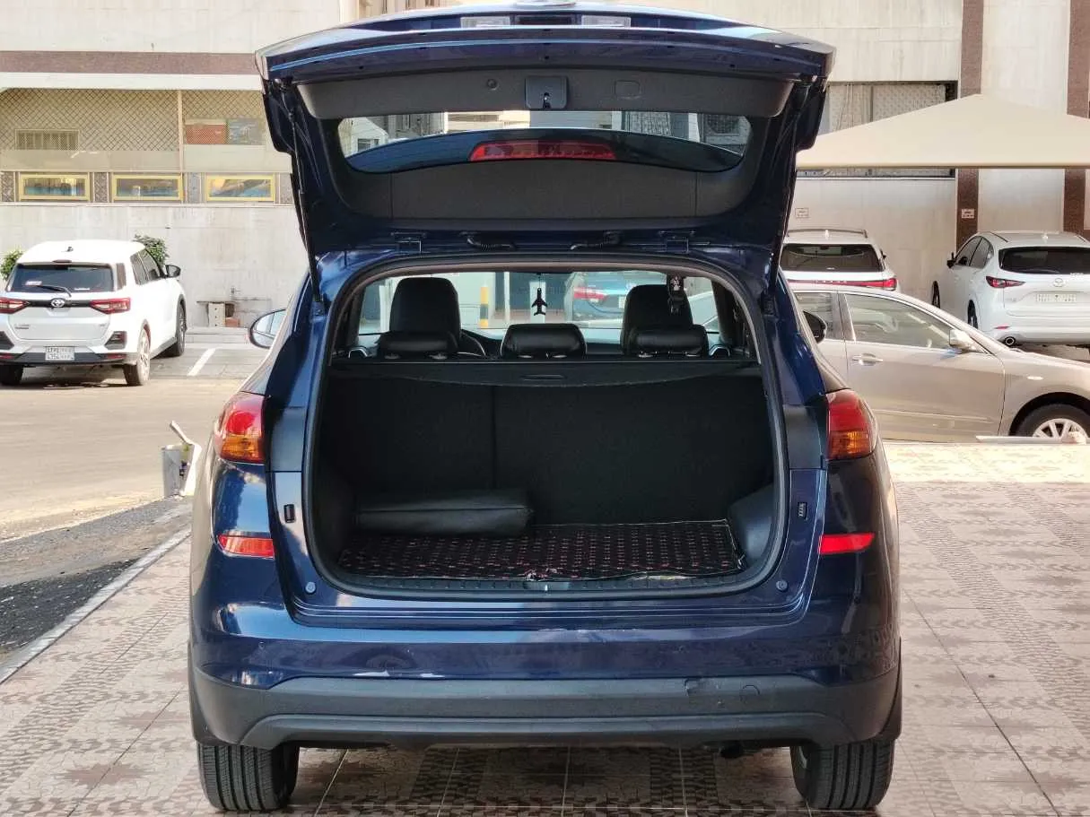 Car image 25