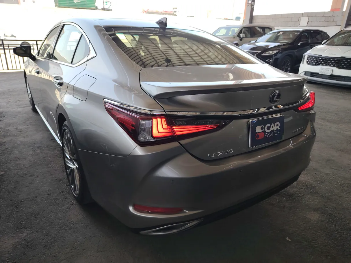 Car image 7