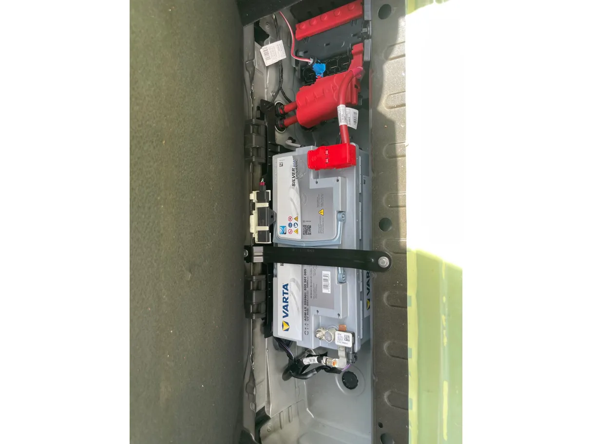 Car image 26