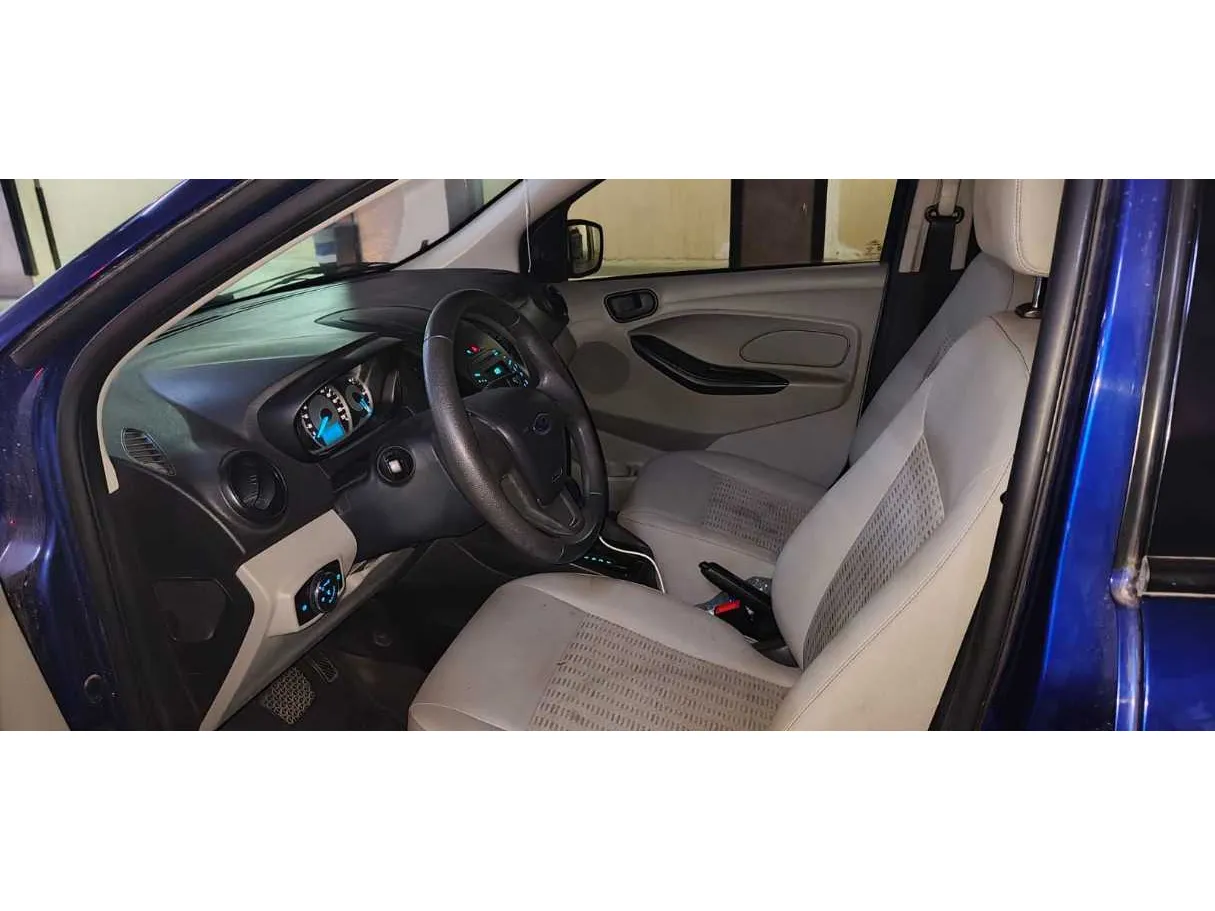 Car image 9