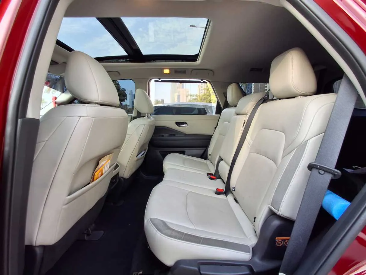 Car image 13
