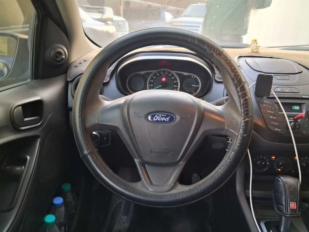 Car image 13