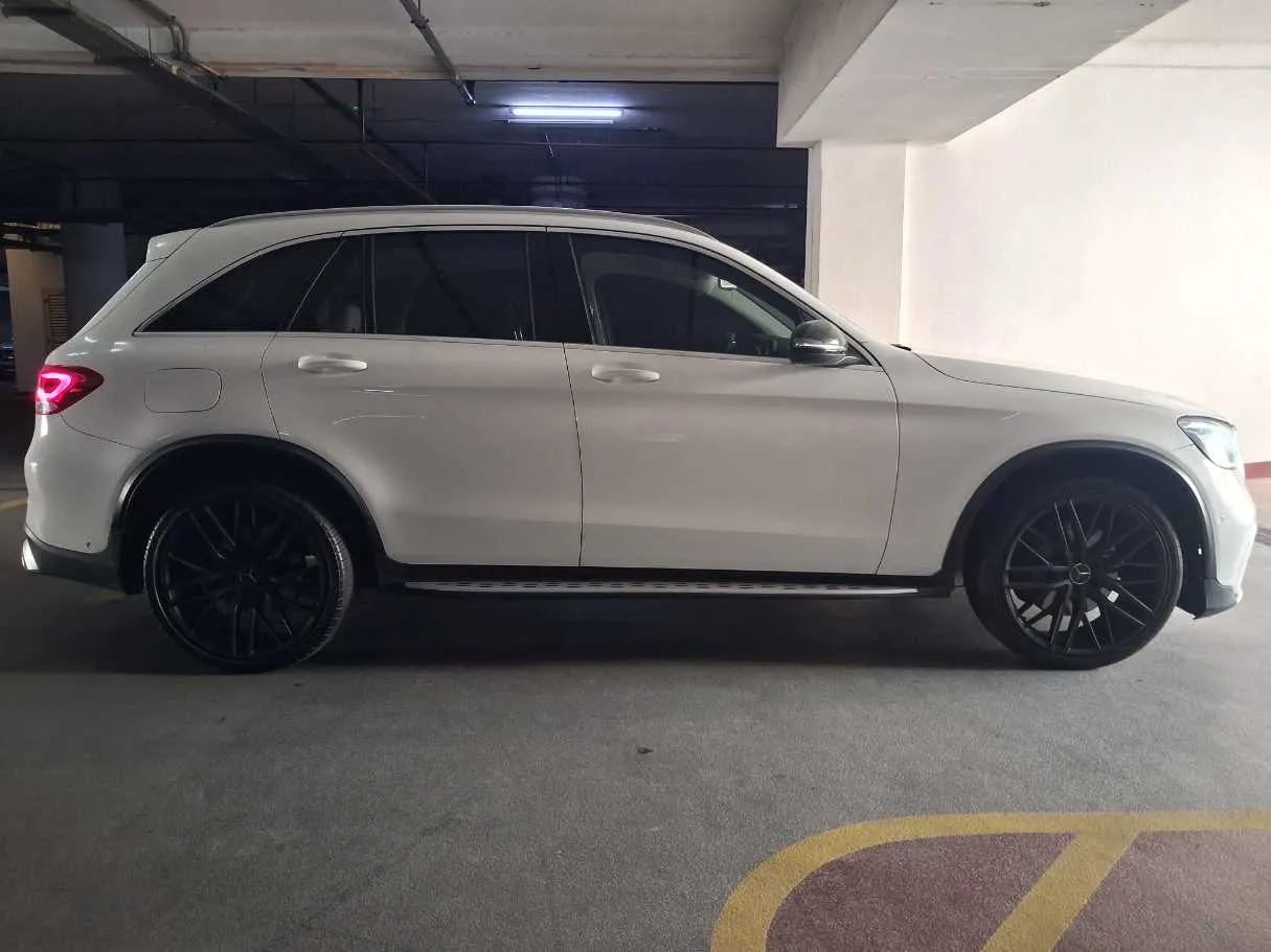 Car image 8