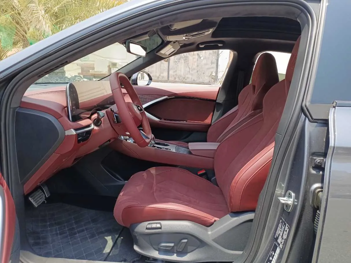 Car image 12