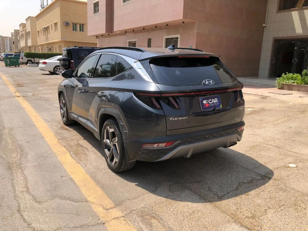 Car image 7