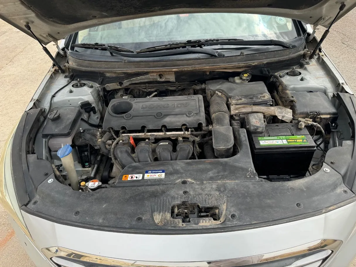 Car image 19