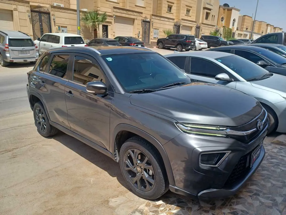 Car image 3