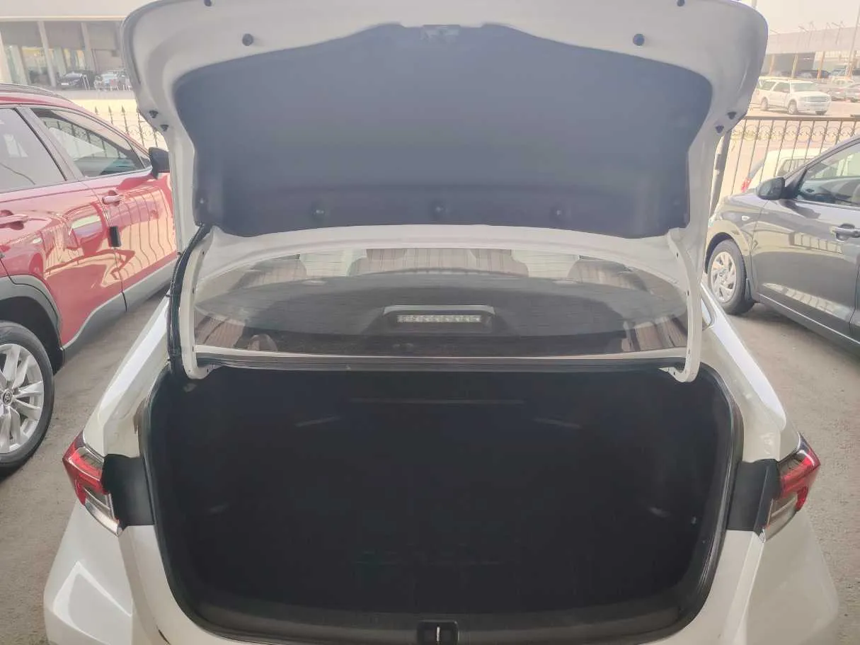 Car image 26