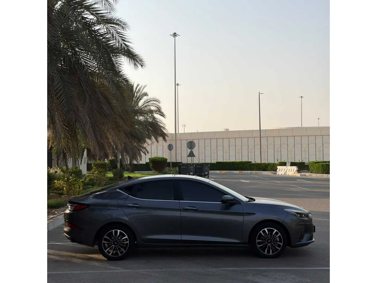 Car image 8