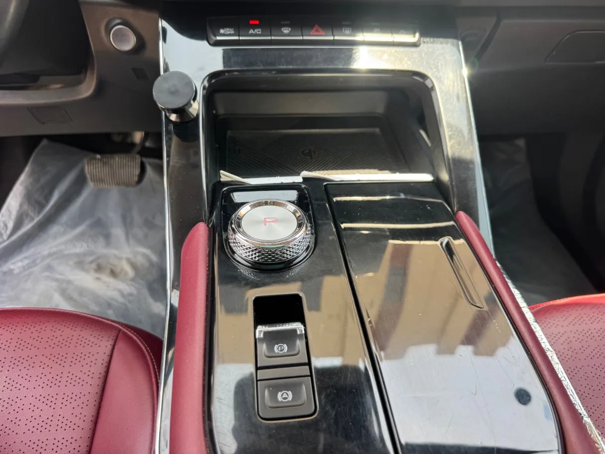 Car image 15