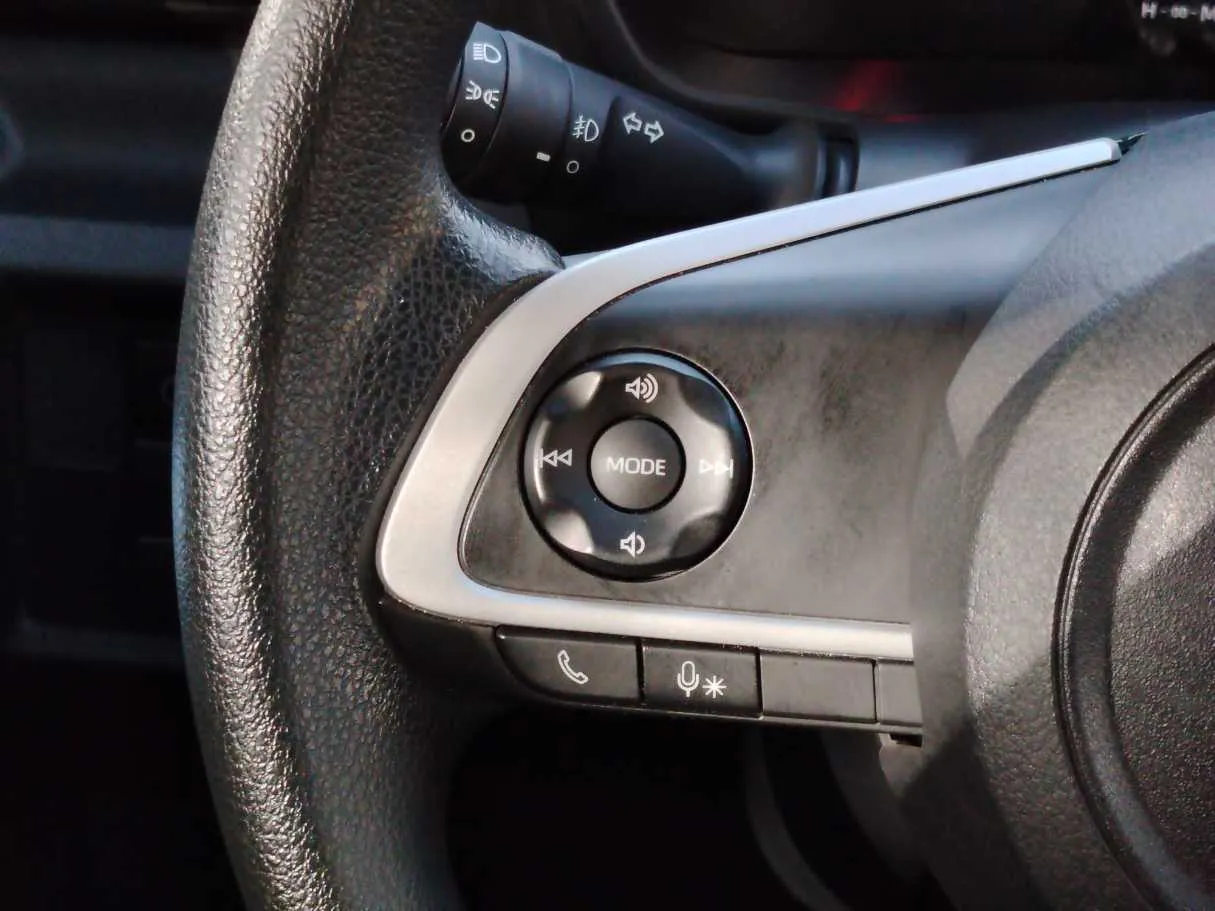 Car image 26
