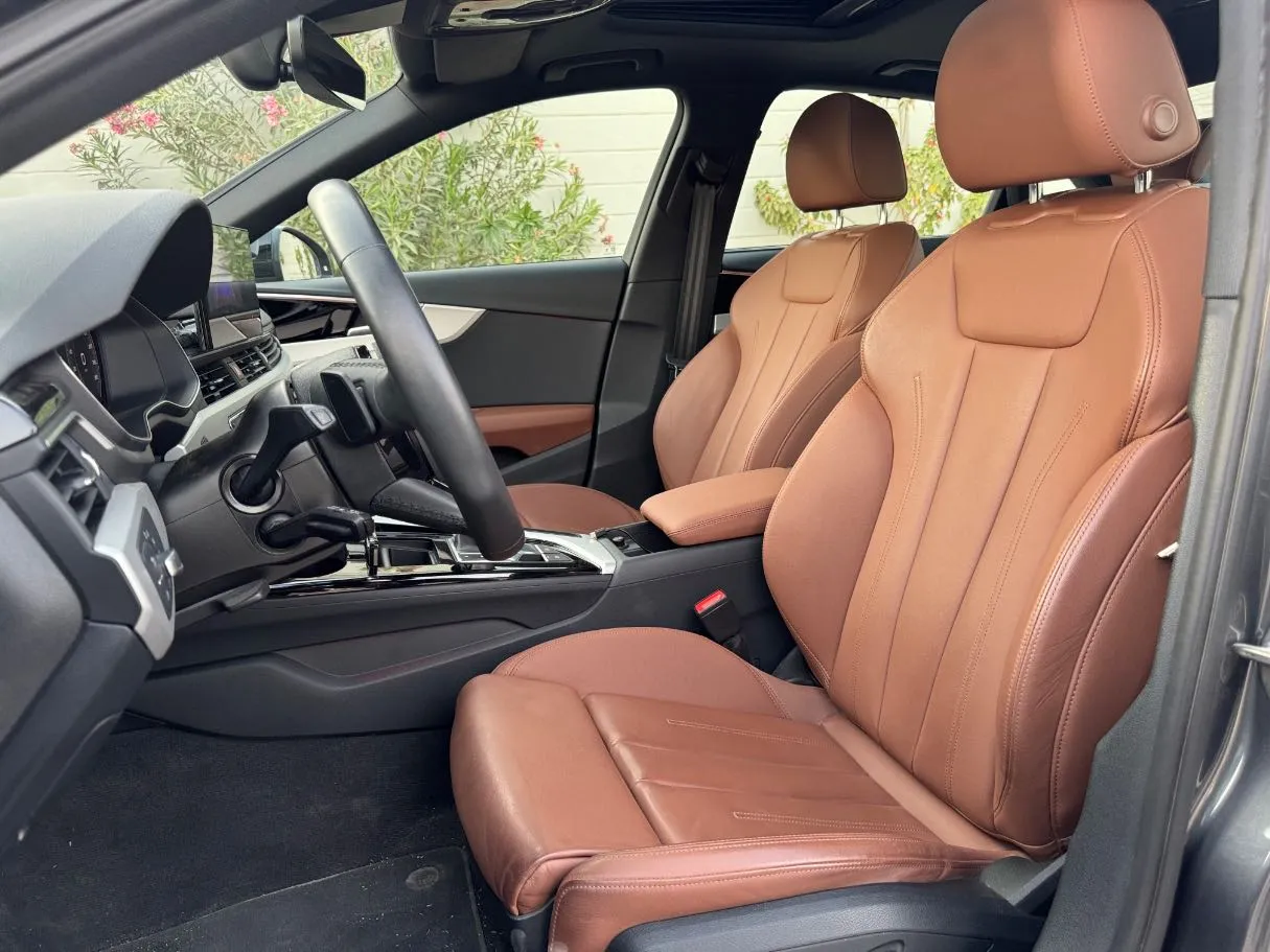 Car image 13