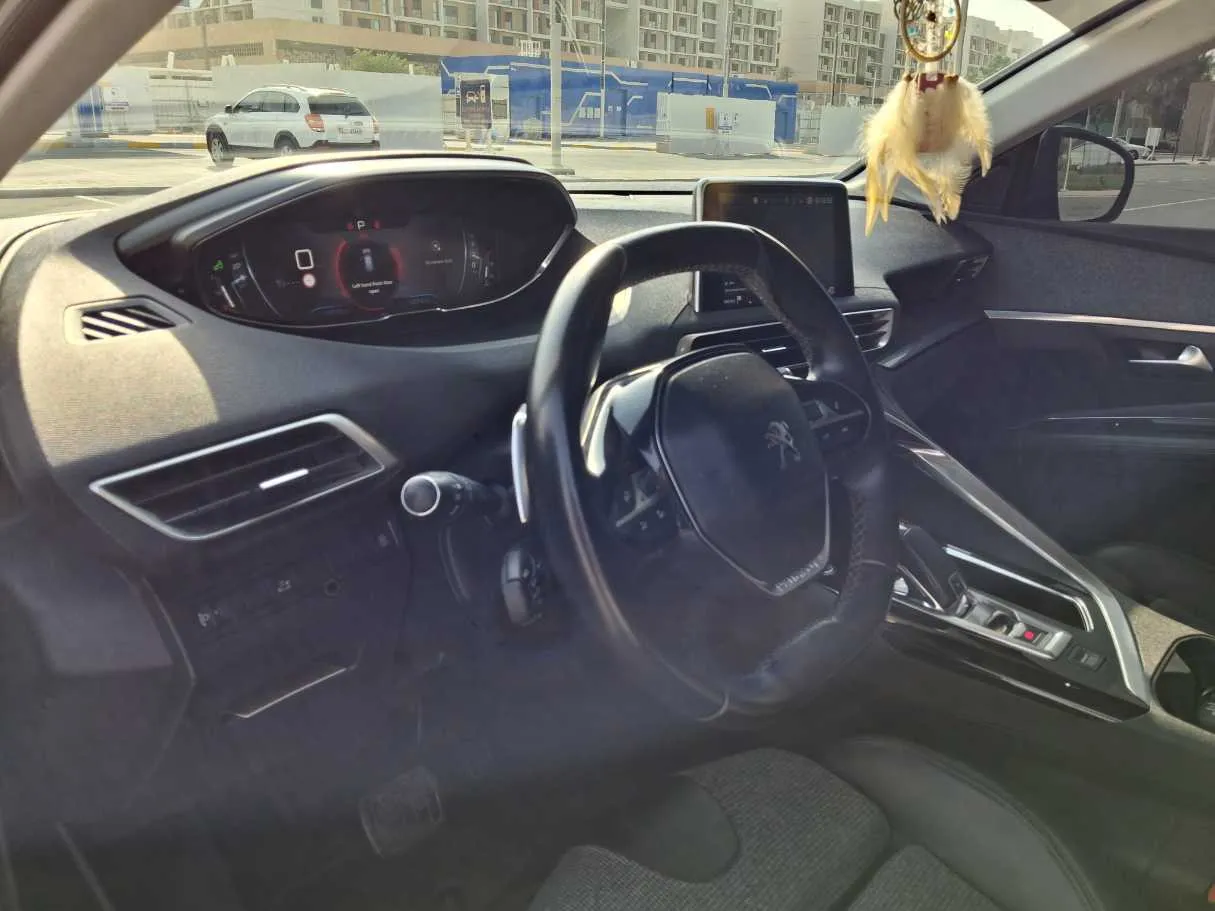 Car image 11