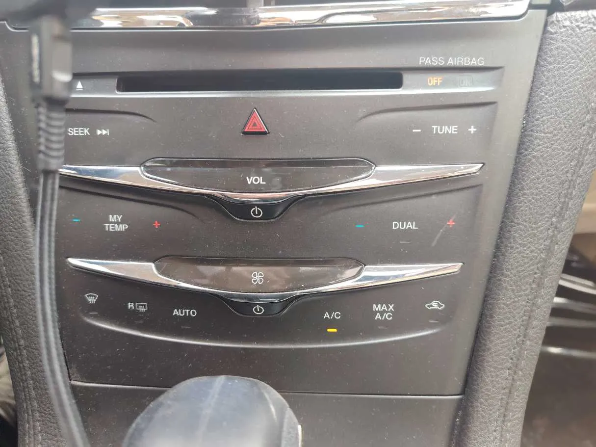 Car image 19