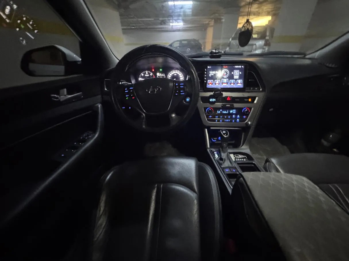 Car image 15