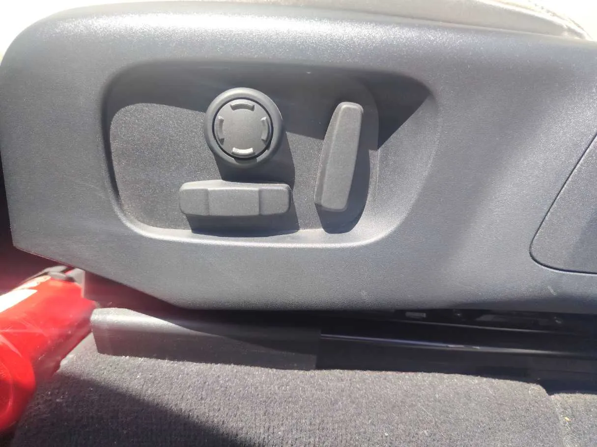 Car image 29