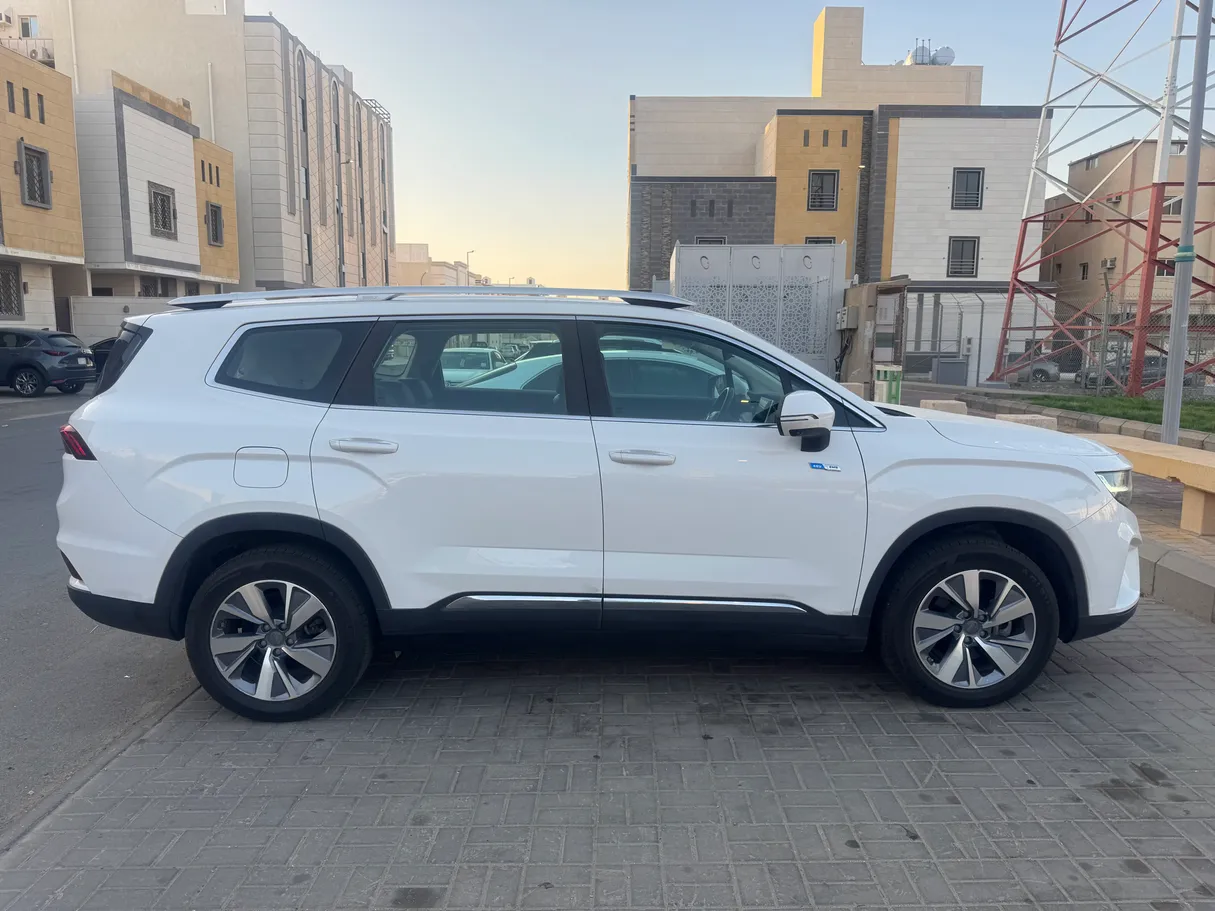 Car image 11