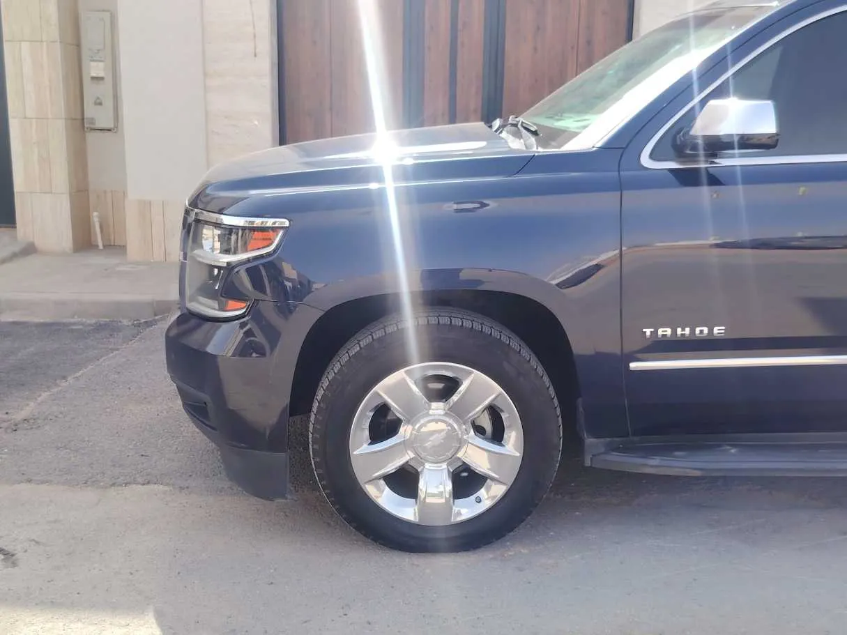 Car image 9