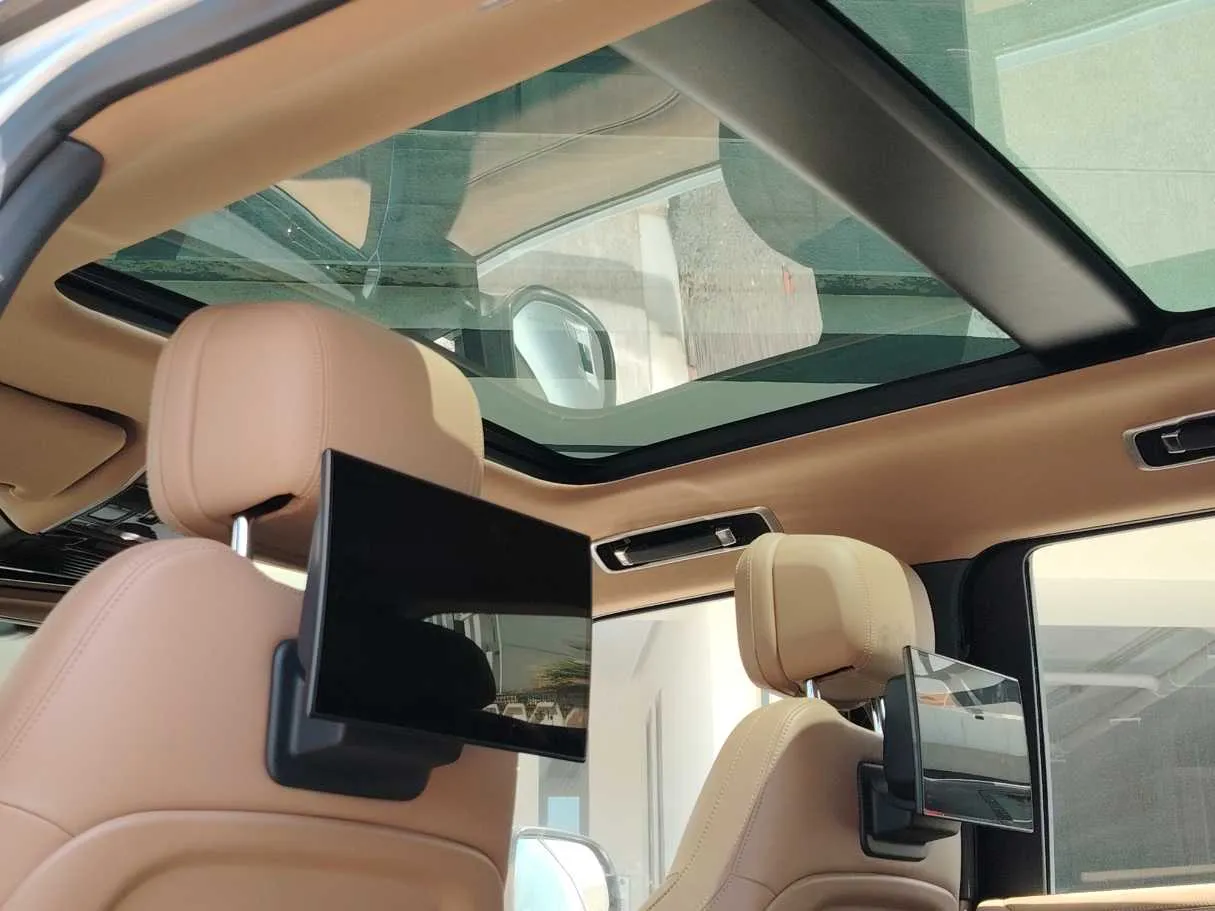 Car image 17