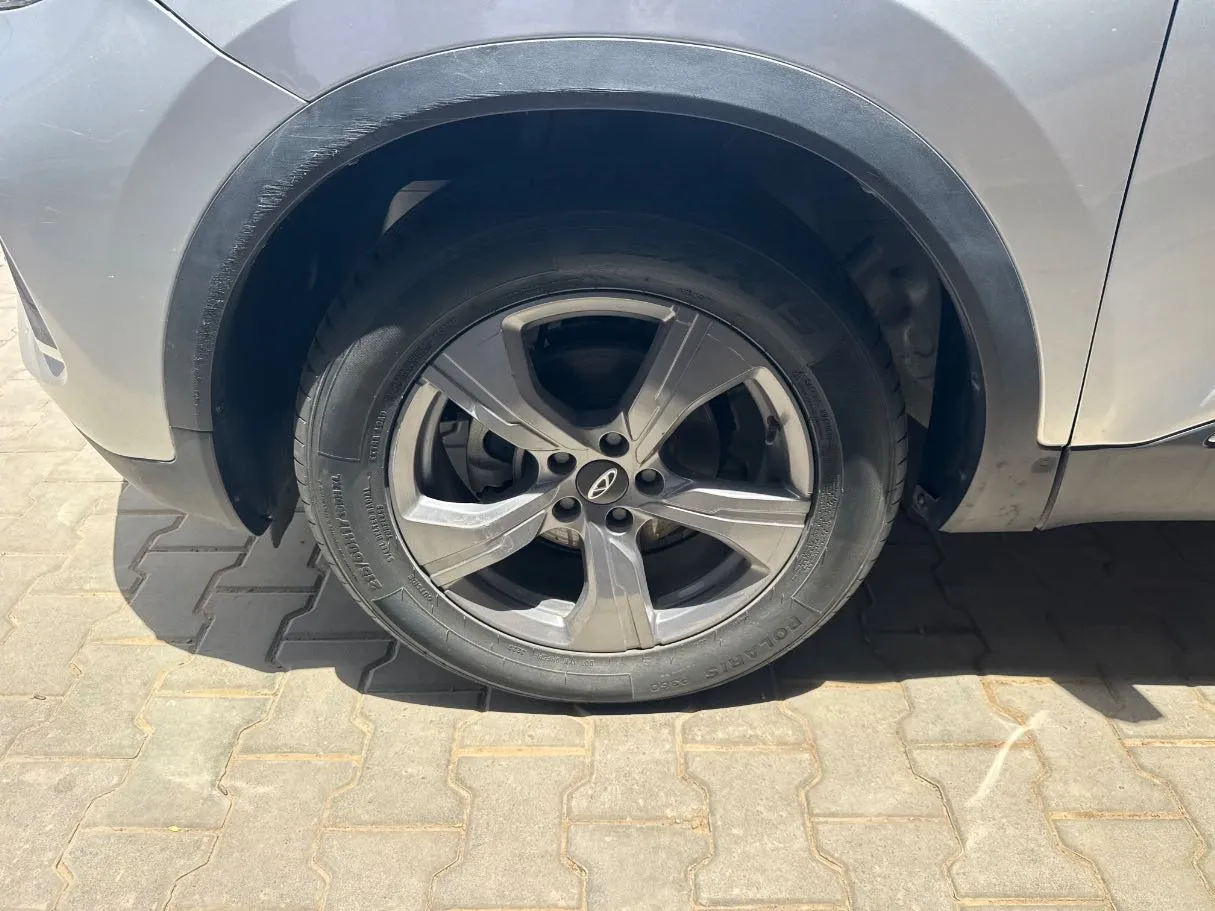 Car image 8