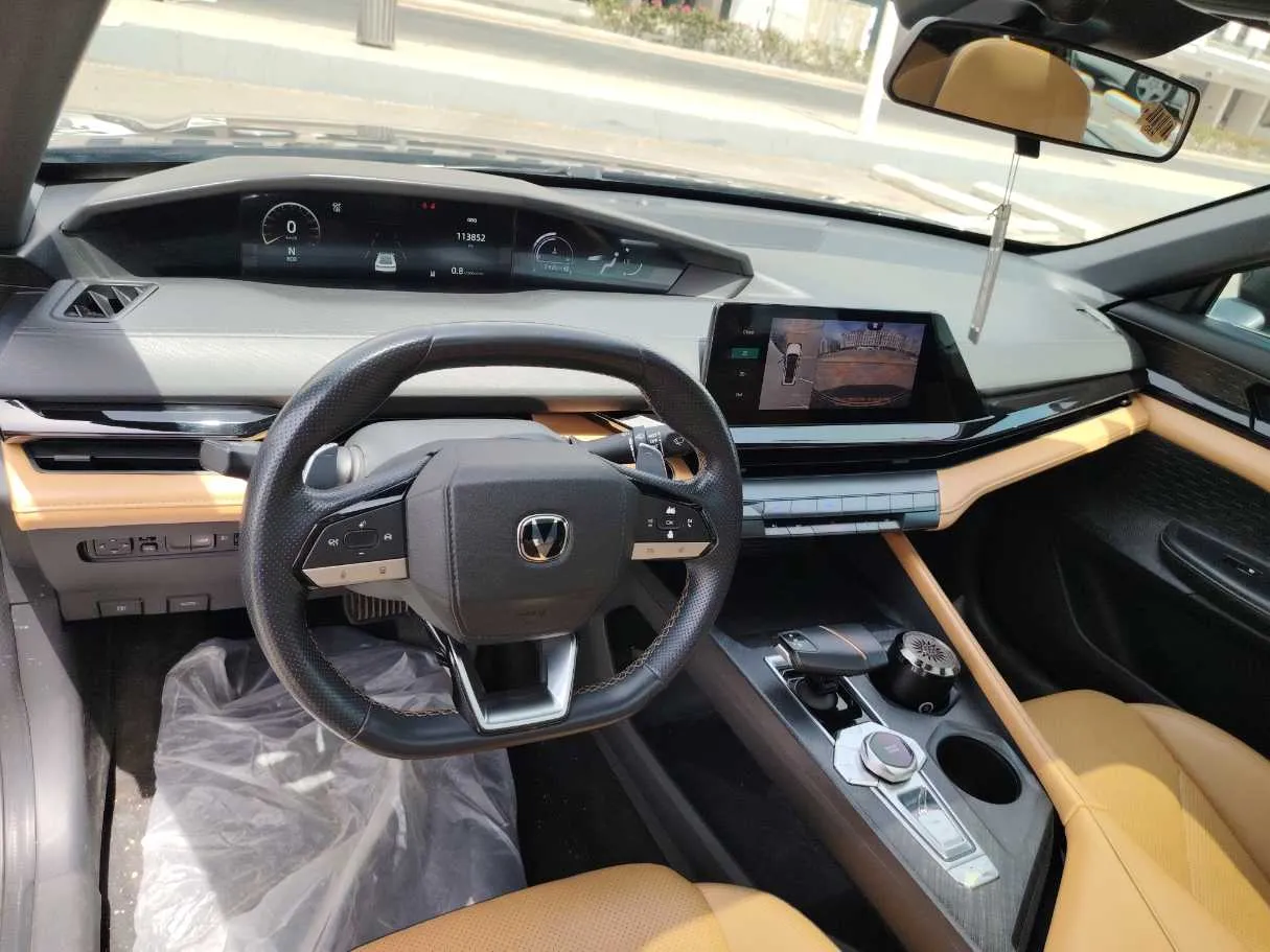 Car image 13