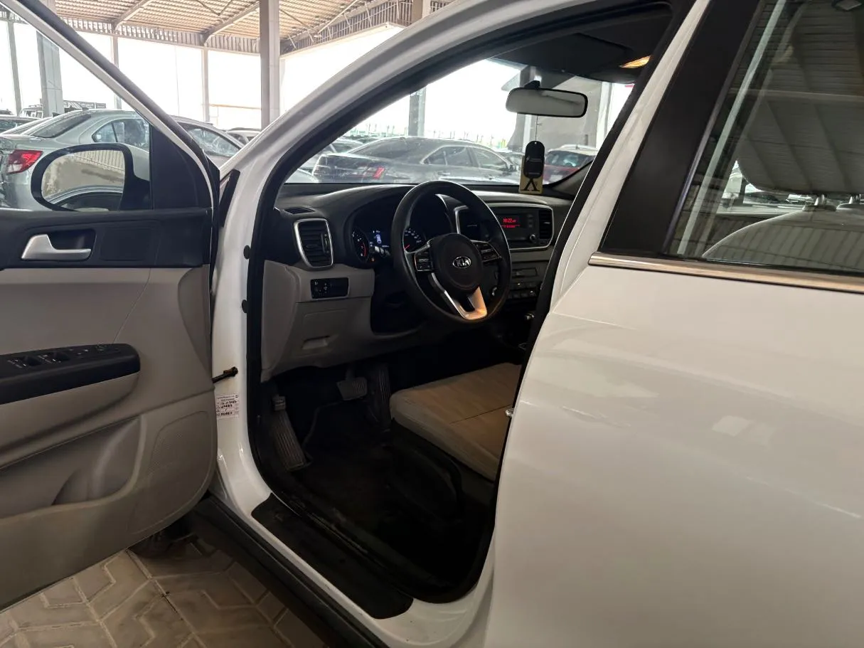 Car image 7