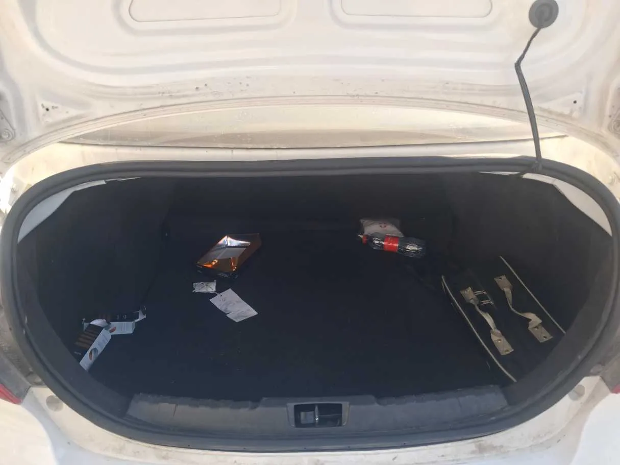 Car image 13