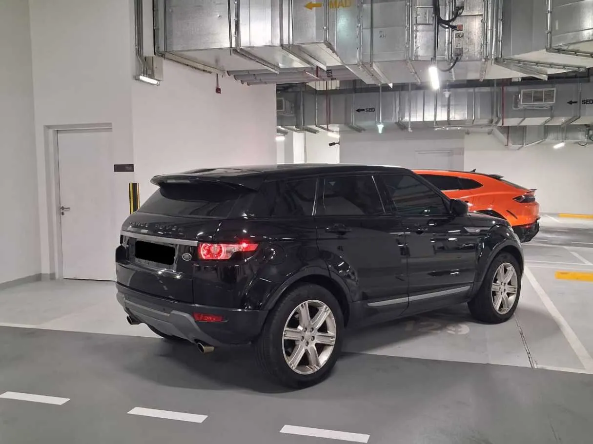 Car image 4