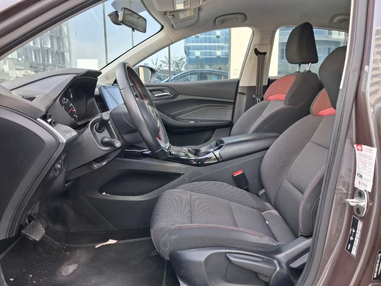 Car image 12