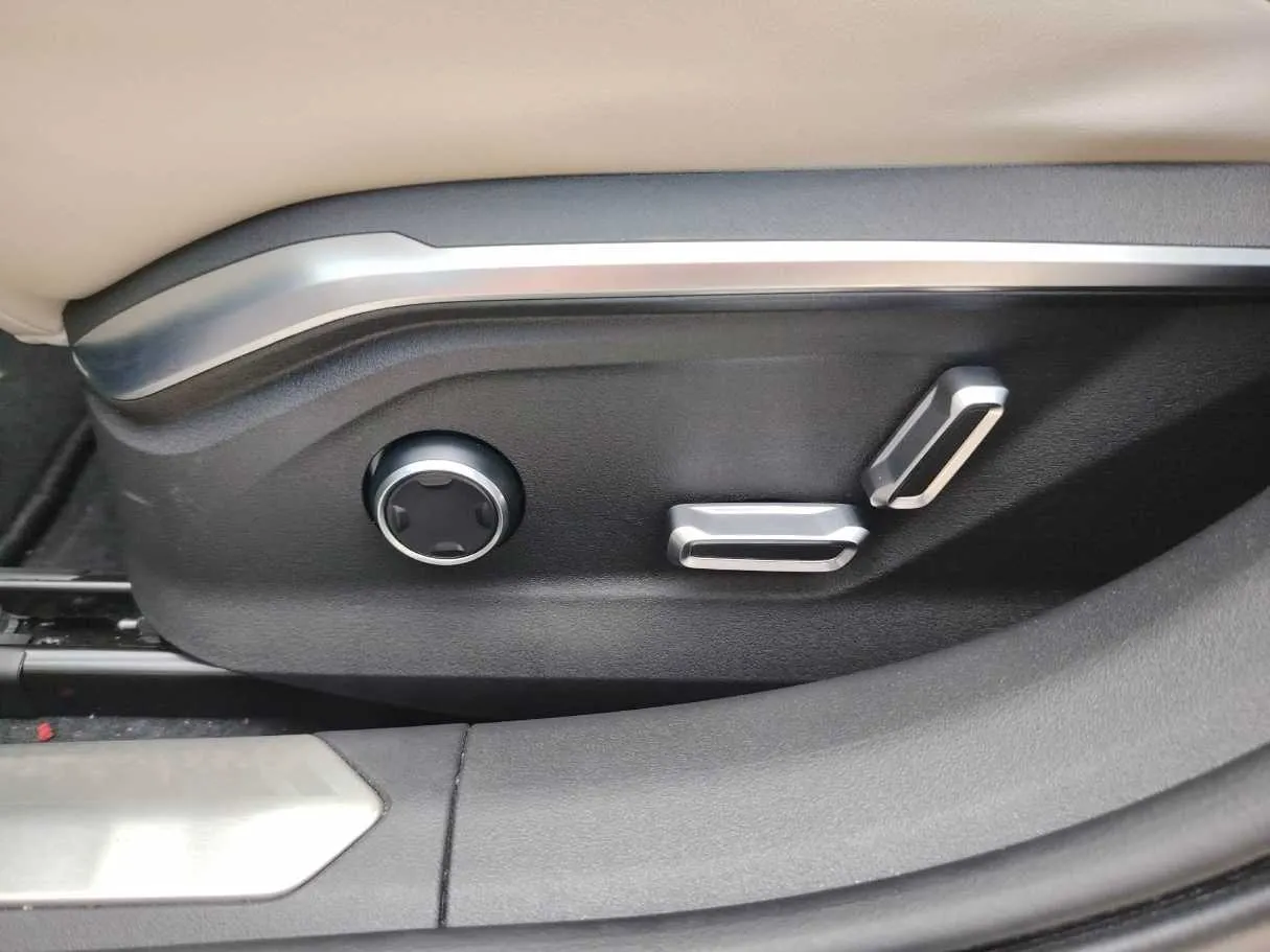 Car image 38
