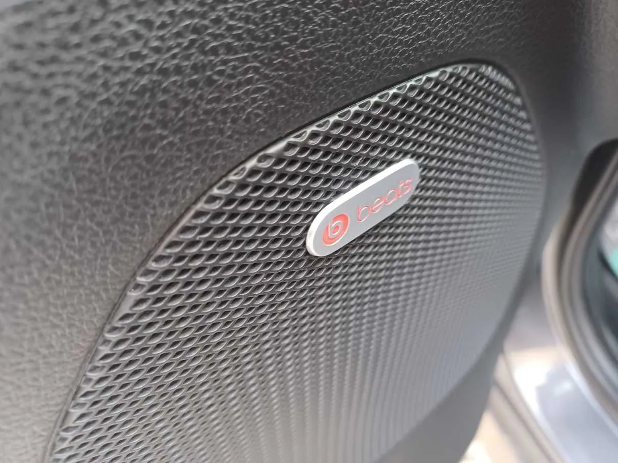 Car image 24