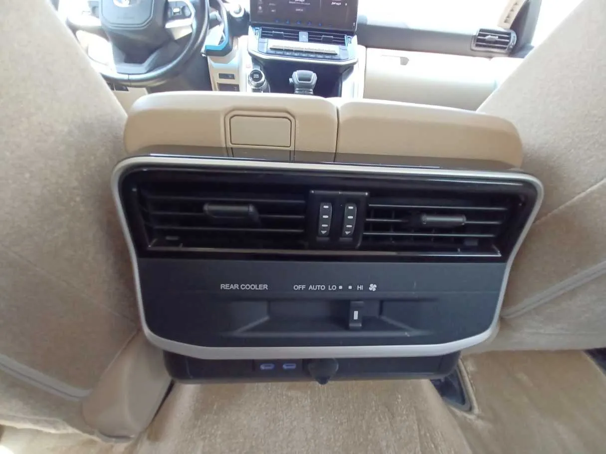 Car image 23