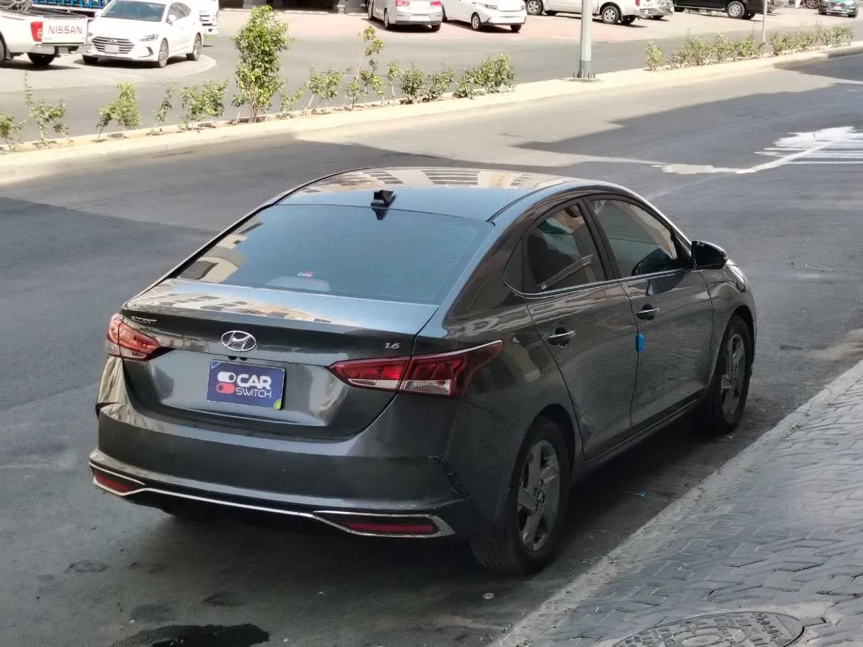 Car image 5