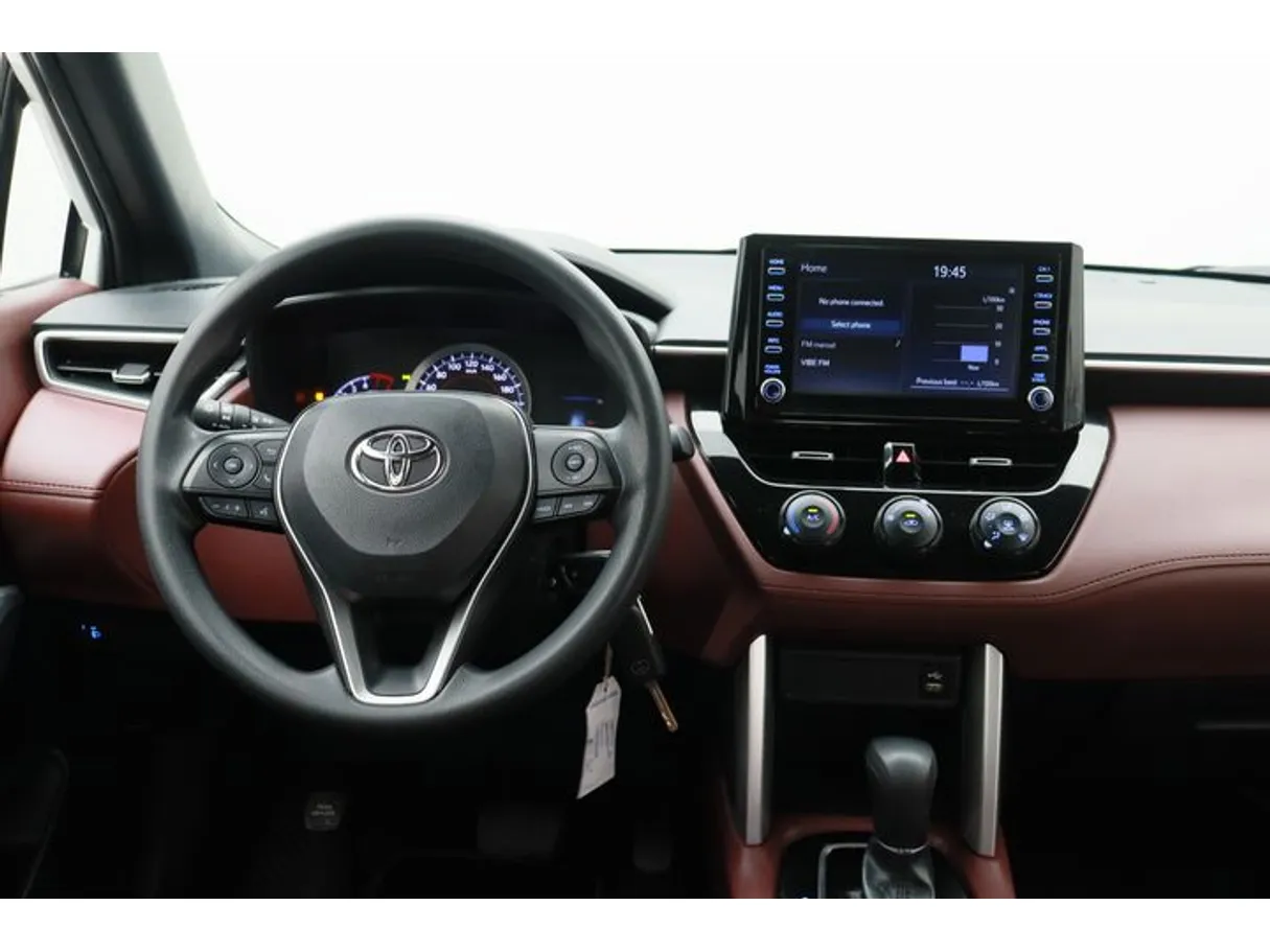 Car image 15