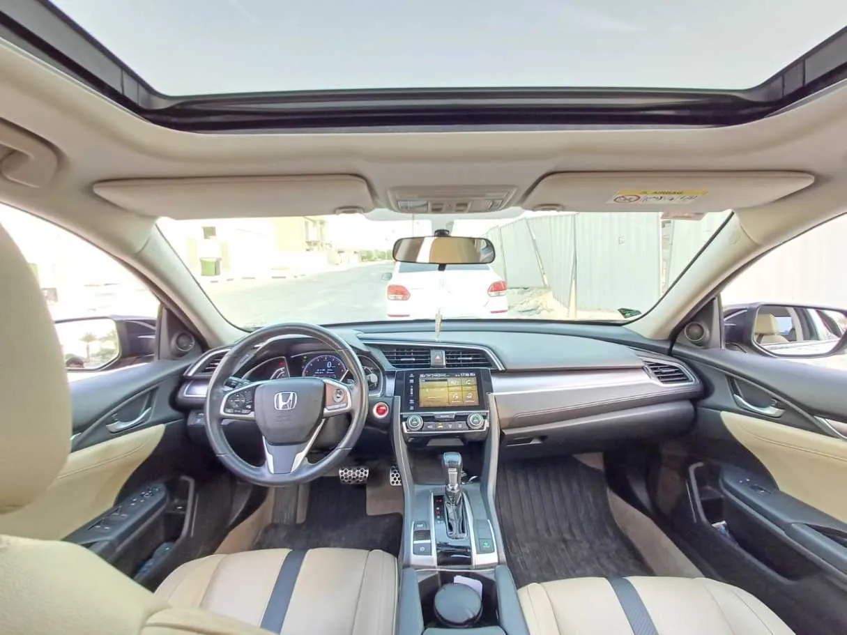 Car image 18