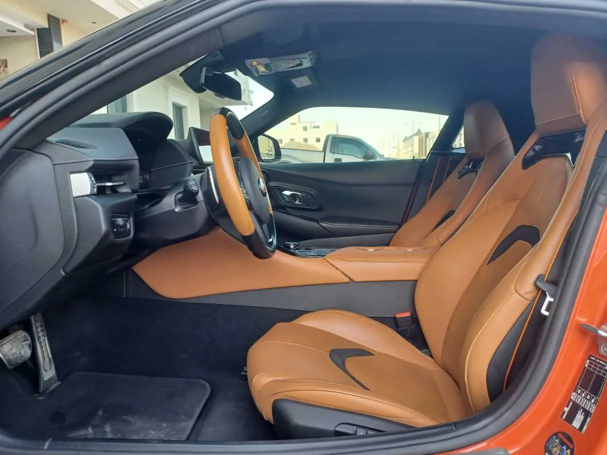 Car image 11