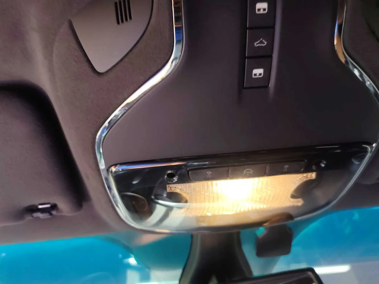Car image 23