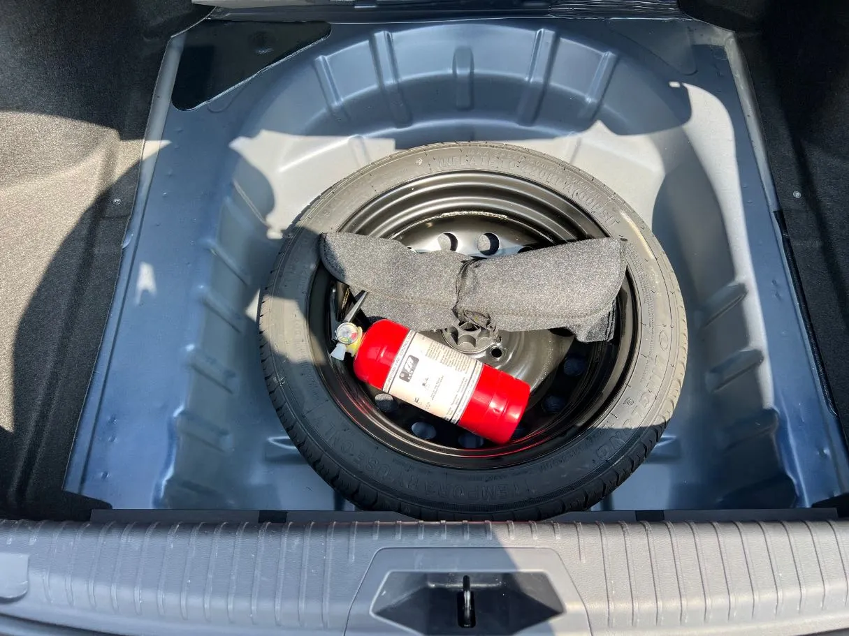 Car image 28