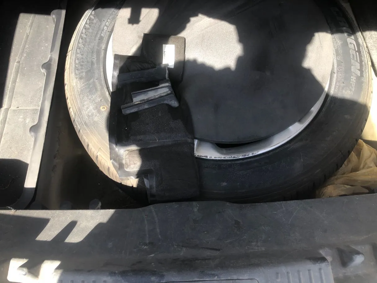 Car image 23