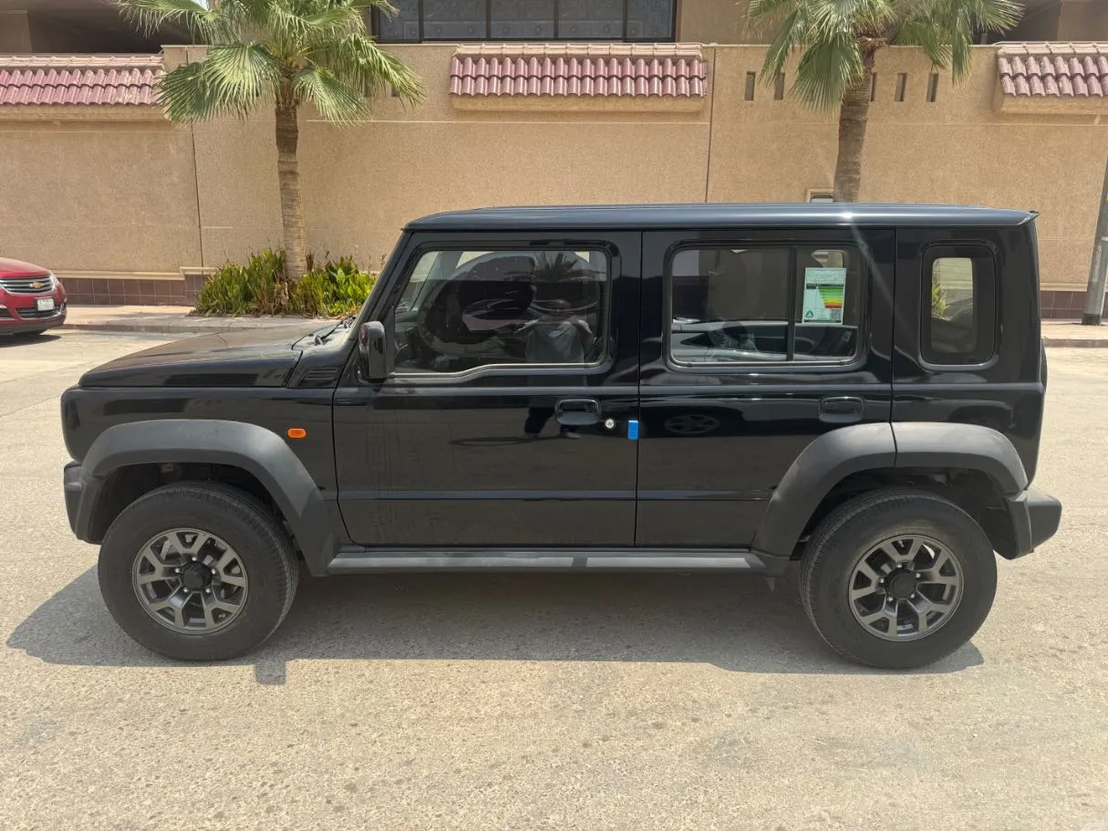 Car image 8
