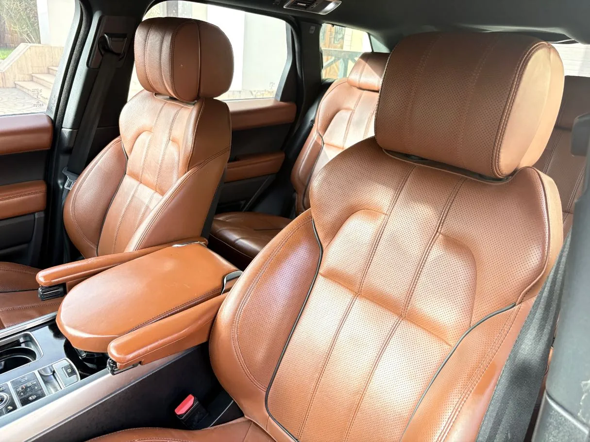 Car image 13