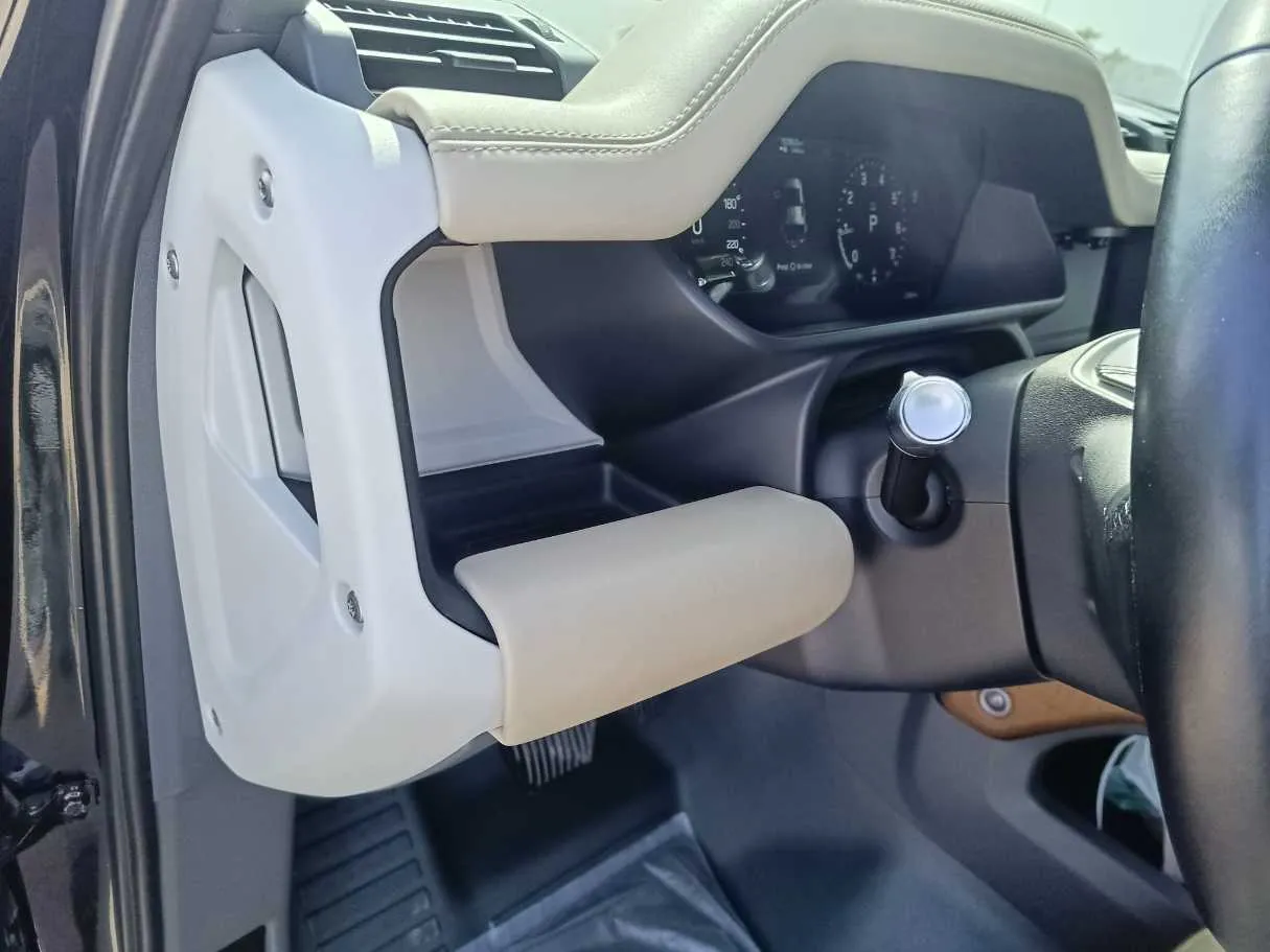Car image 34