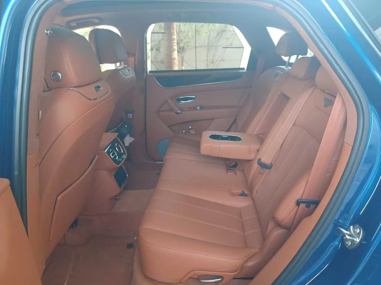 Car image 14
